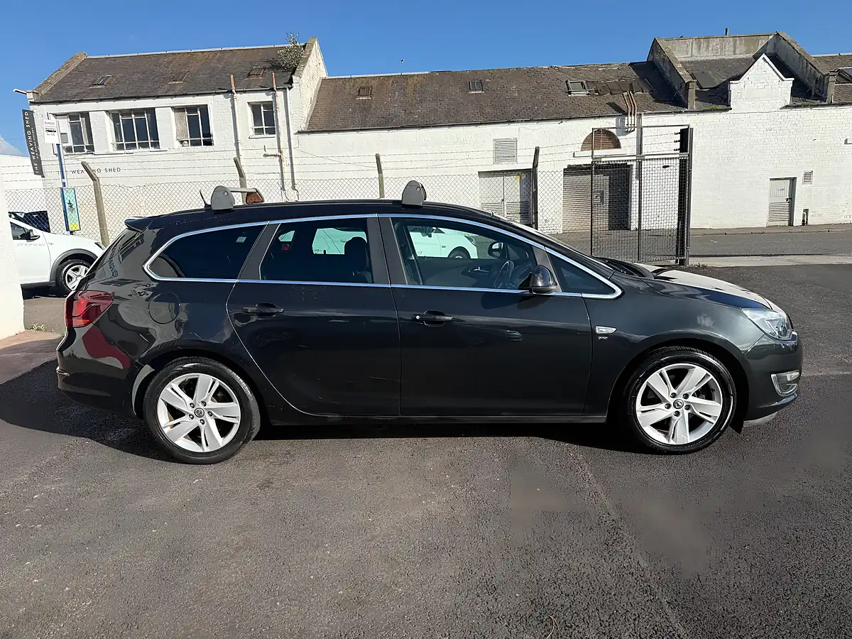 Used 2014 Vauxhall Astra Sri Black - Interior and Exterior details 4