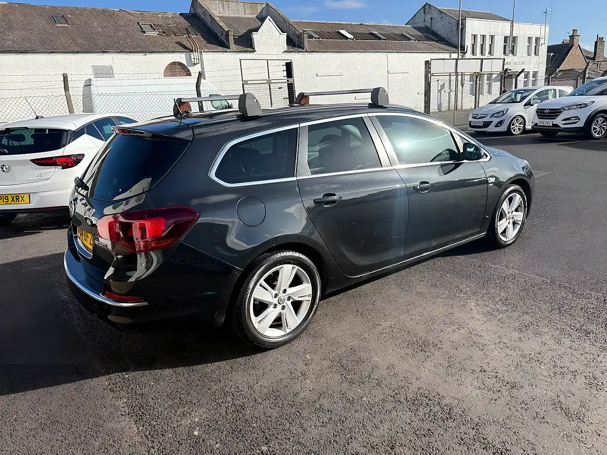 Used 2014 Vauxhall Astra Sri Black - Interior and Exterior details 5