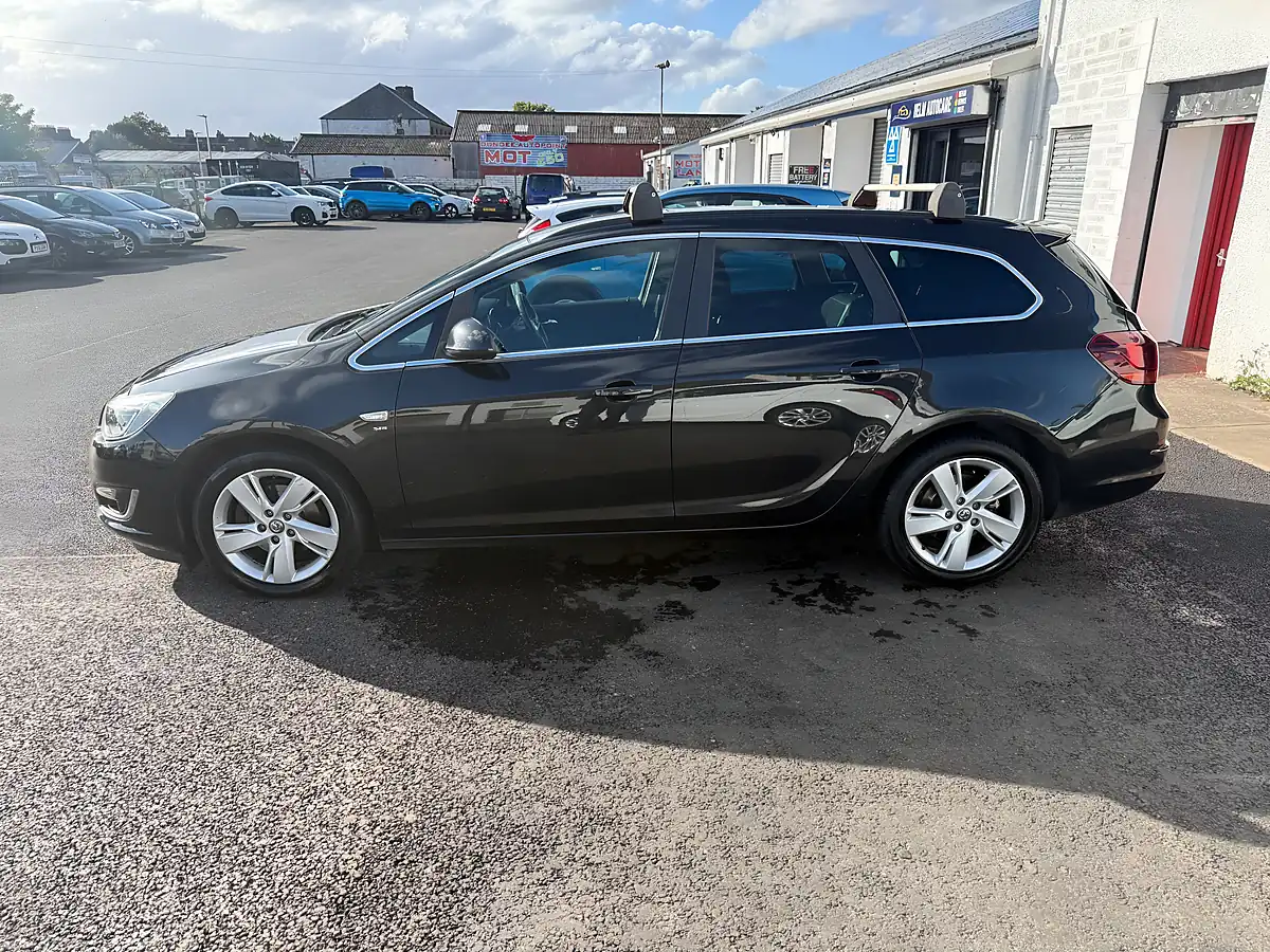 Used 2014 Vauxhall Astra Sri Black - Interior and Exterior details 8