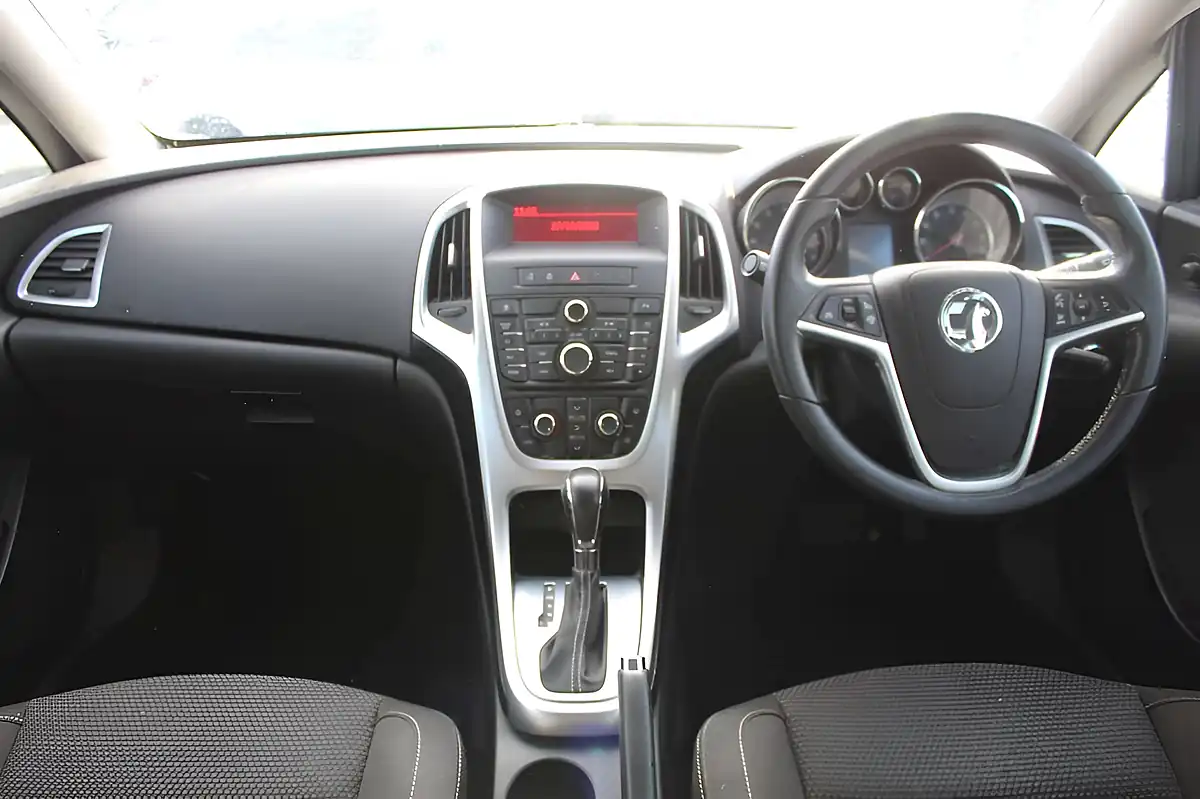 Used 2014 Vauxhall Astra Sri Blue - Interior and Exterior details 2
