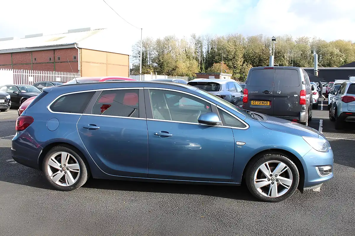 Used 2014 Vauxhall Astra Sri Blue - Interior and Exterior details 5
