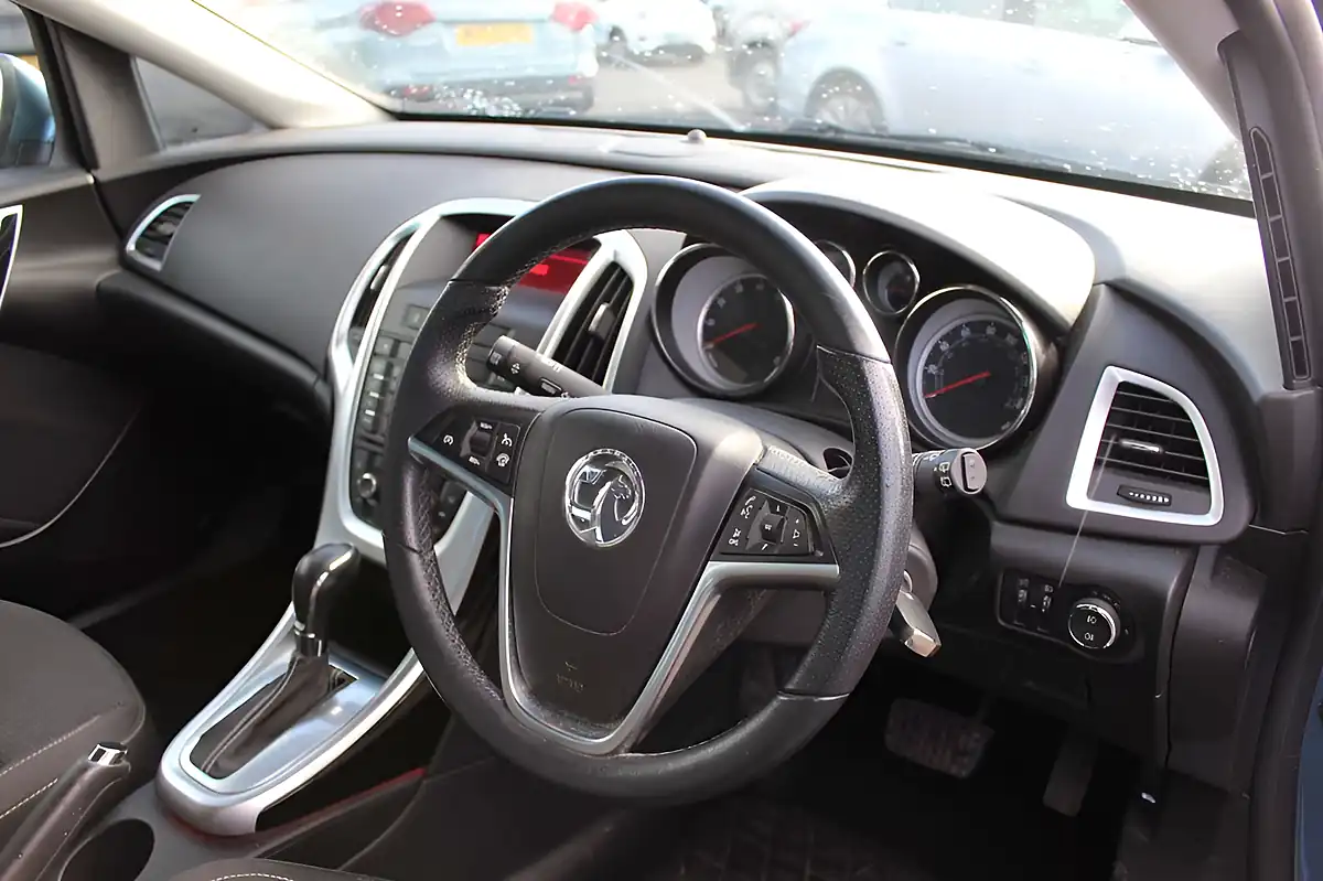 Used 2014 Vauxhall Astra Sri Blue - Interior and Exterior details 6