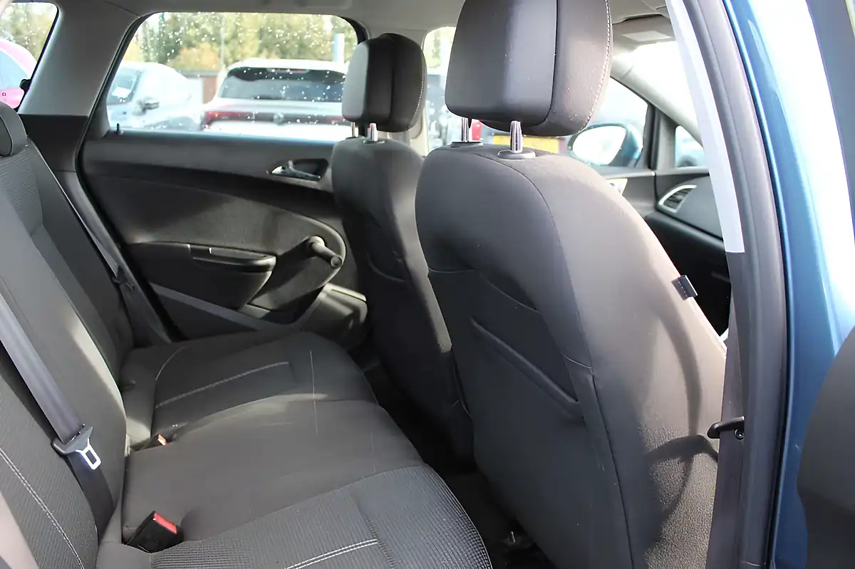 Used 2014 Vauxhall Astra Sri Blue - Interior and Exterior details 7
