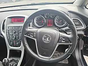 Used 2014 Vauxhall Astra Sri Green - Interior and Exterior details 13
