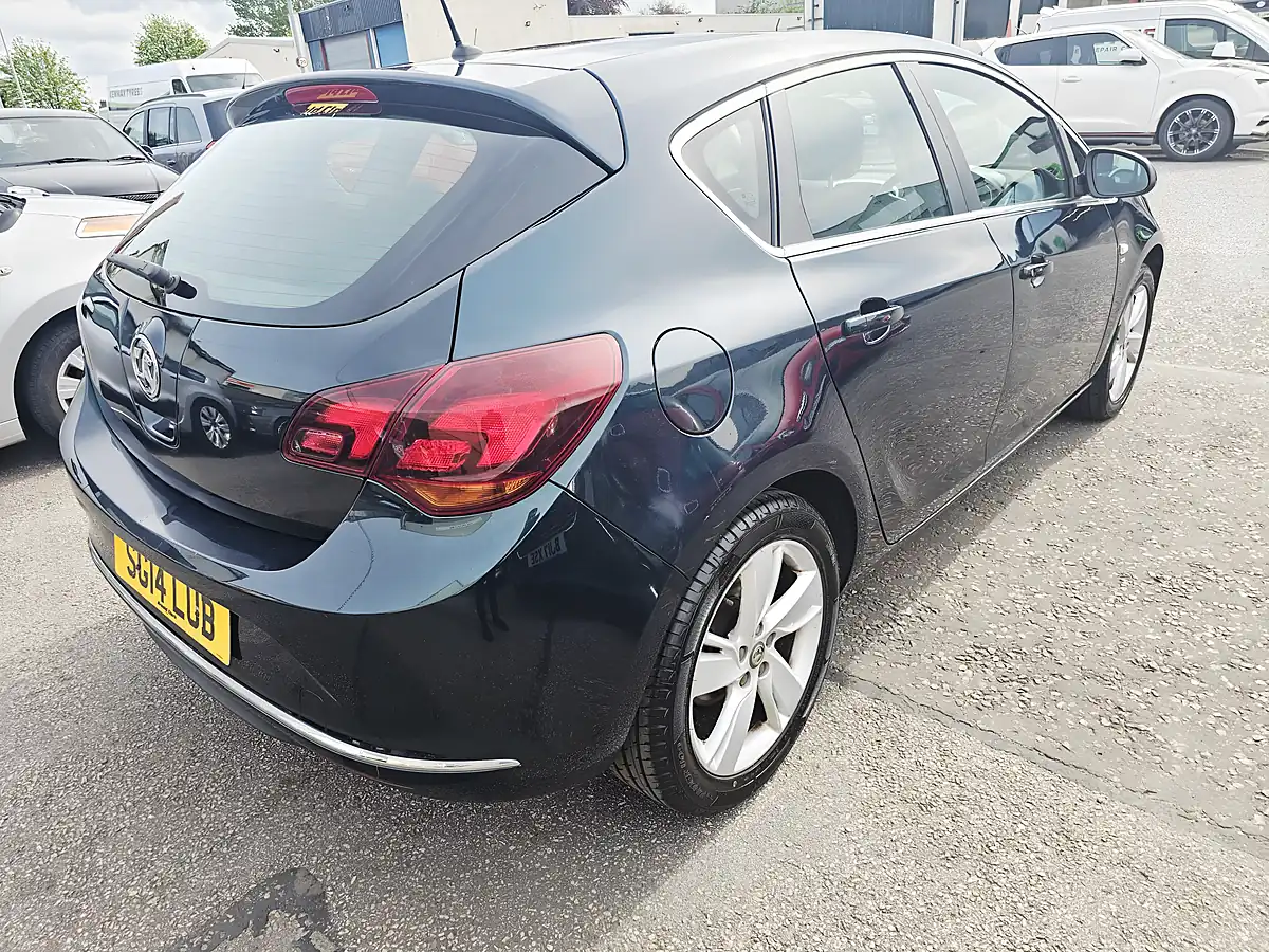 Used 2014 Vauxhall Astra Sri Green - Interior and Exterior details 2