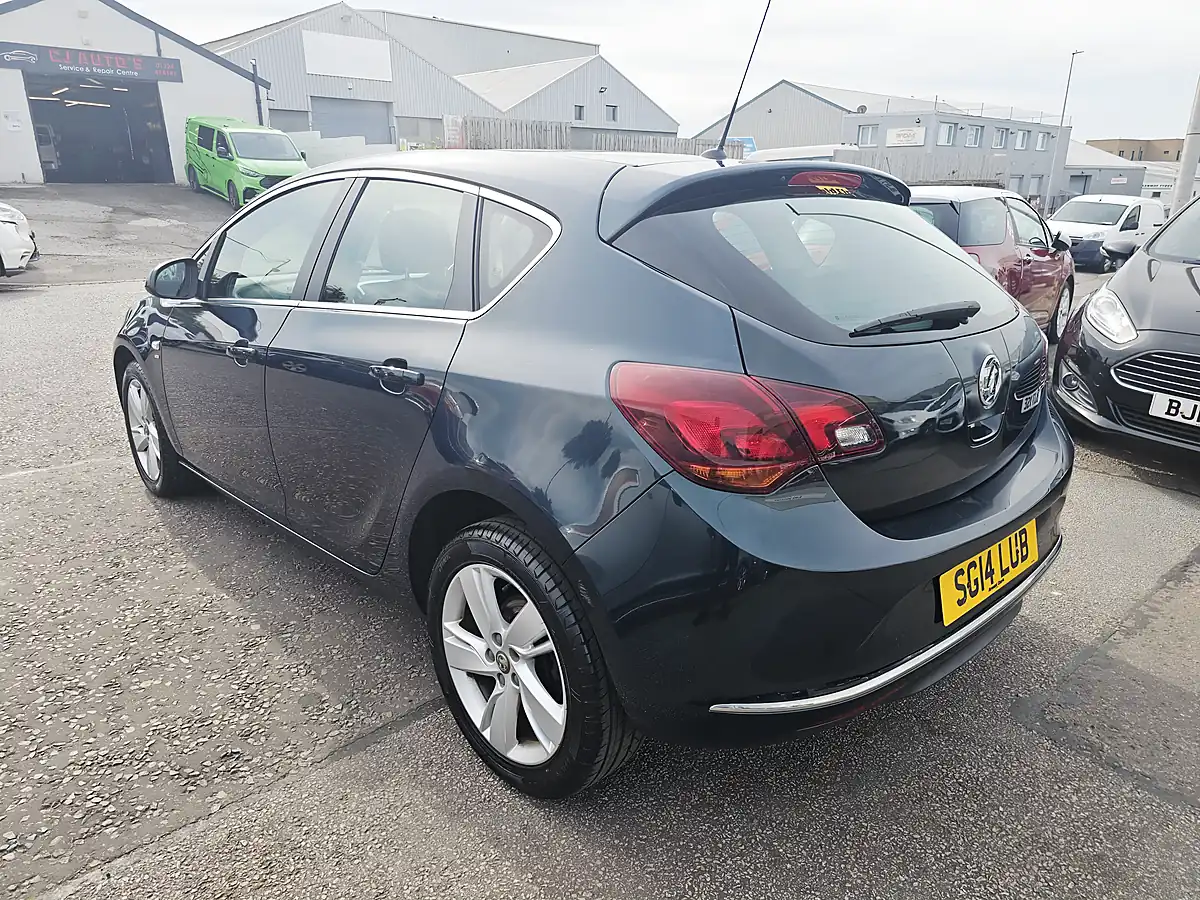 Used 2014 Vauxhall Astra Sri Green - Interior and Exterior details 4