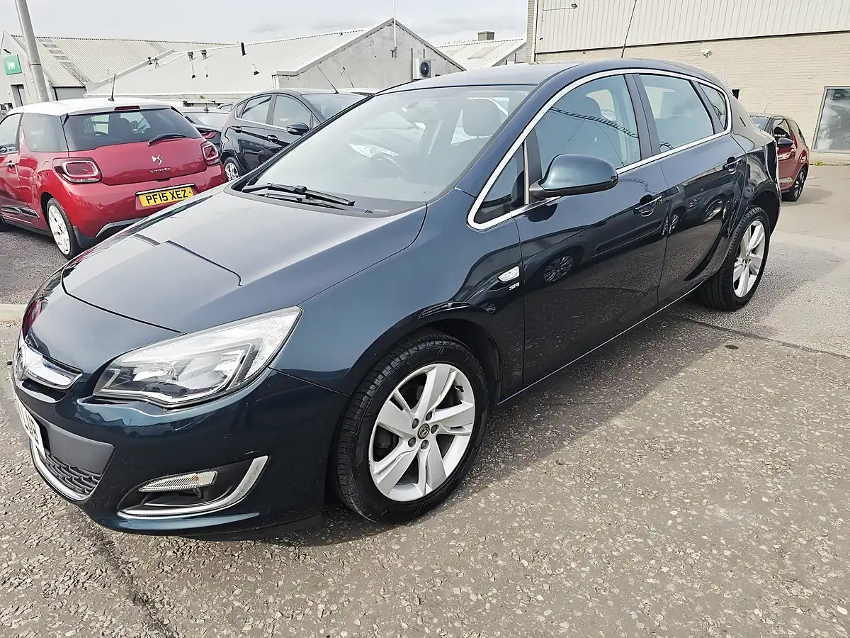 Used 2014 Vauxhall Astra Sri Green - Interior and Exterior details 5