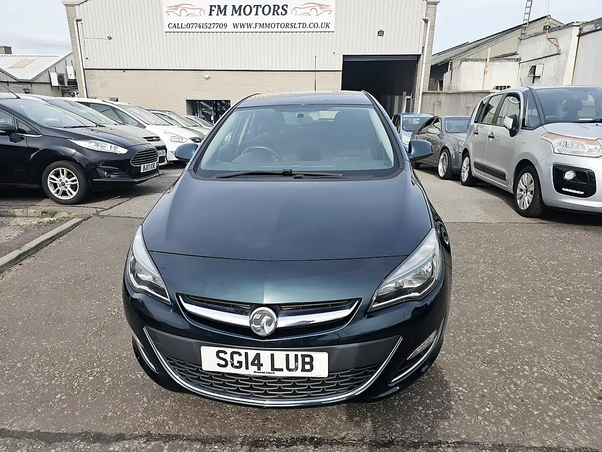 Used 2014 Vauxhall Astra Sri Green - Interior and Exterior details 6