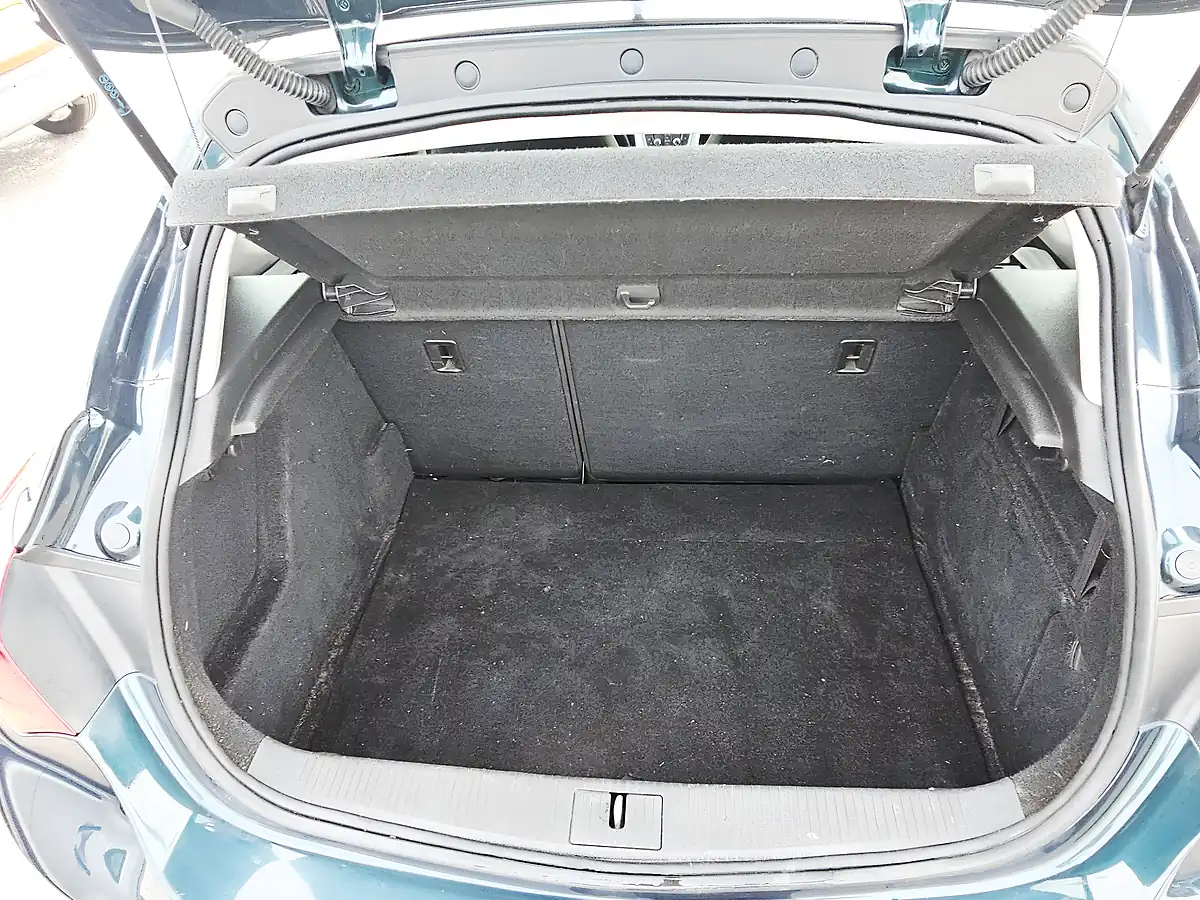 Used 2014 Vauxhall Astra Sri Green - Interior and Exterior details 7