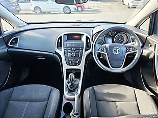 Used 2014 Vauxhall Astra Sri Green - Interior and Exterior details 10