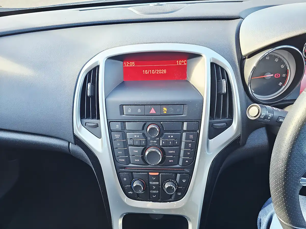 Used 2014 Vauxhall Astra Sri Green - Interior and Exterior details 12