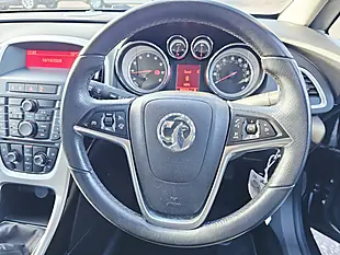 Used 2014 Vauxhall Astra Sri Green - Interior and Exterior details 13