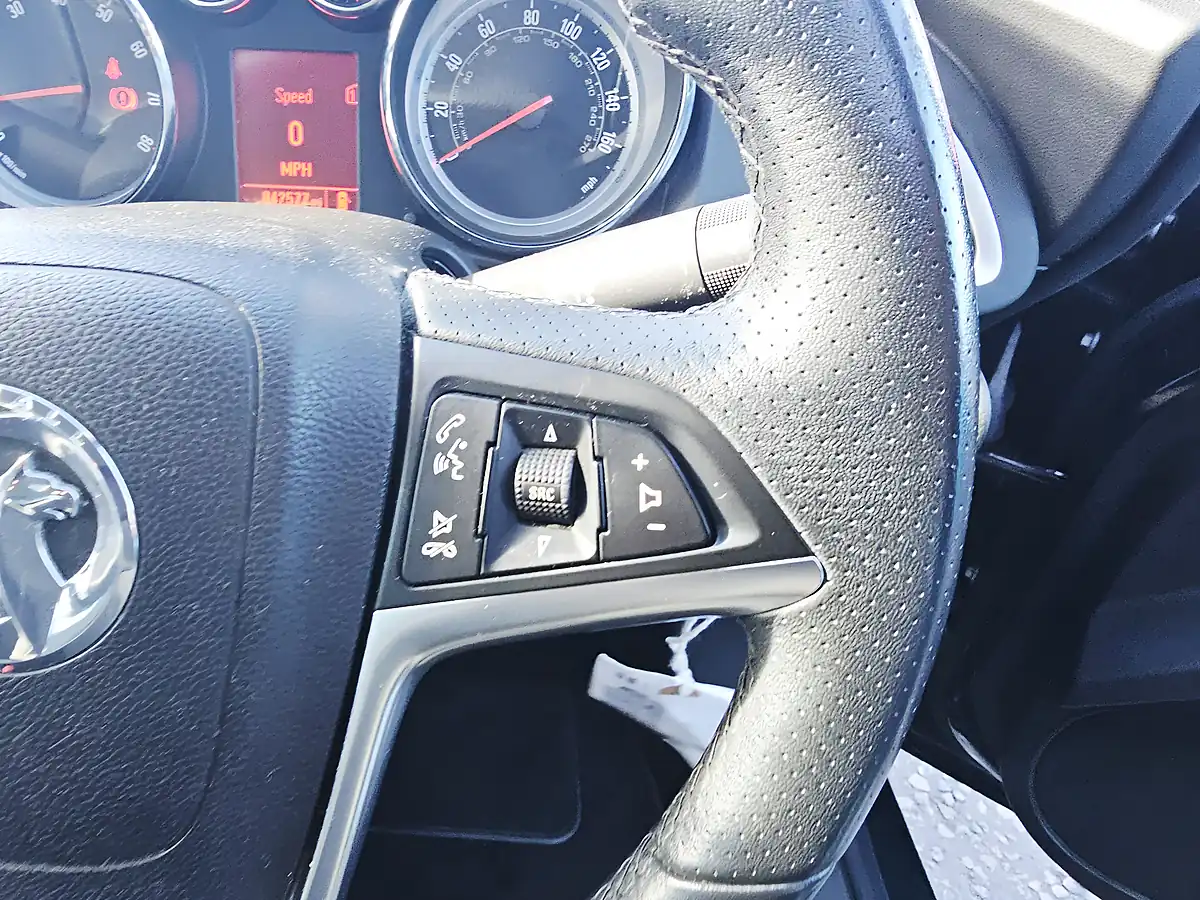 Used 2014 Vauxhall Astra Sri Green - Interior and Exterior details 14