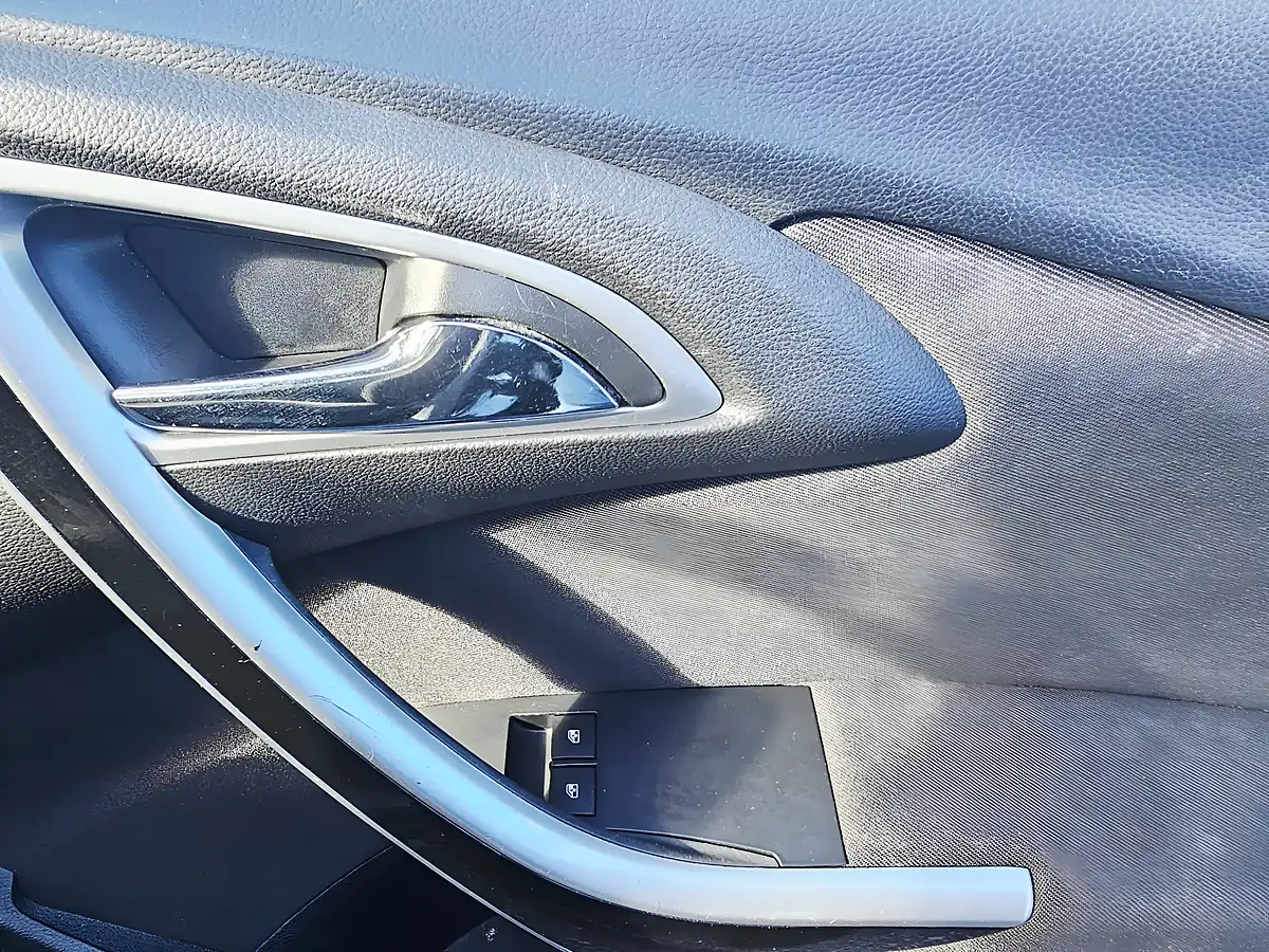 Used 2014 Vauxhall Astra Sri Green - Interior and Exterior details 15
