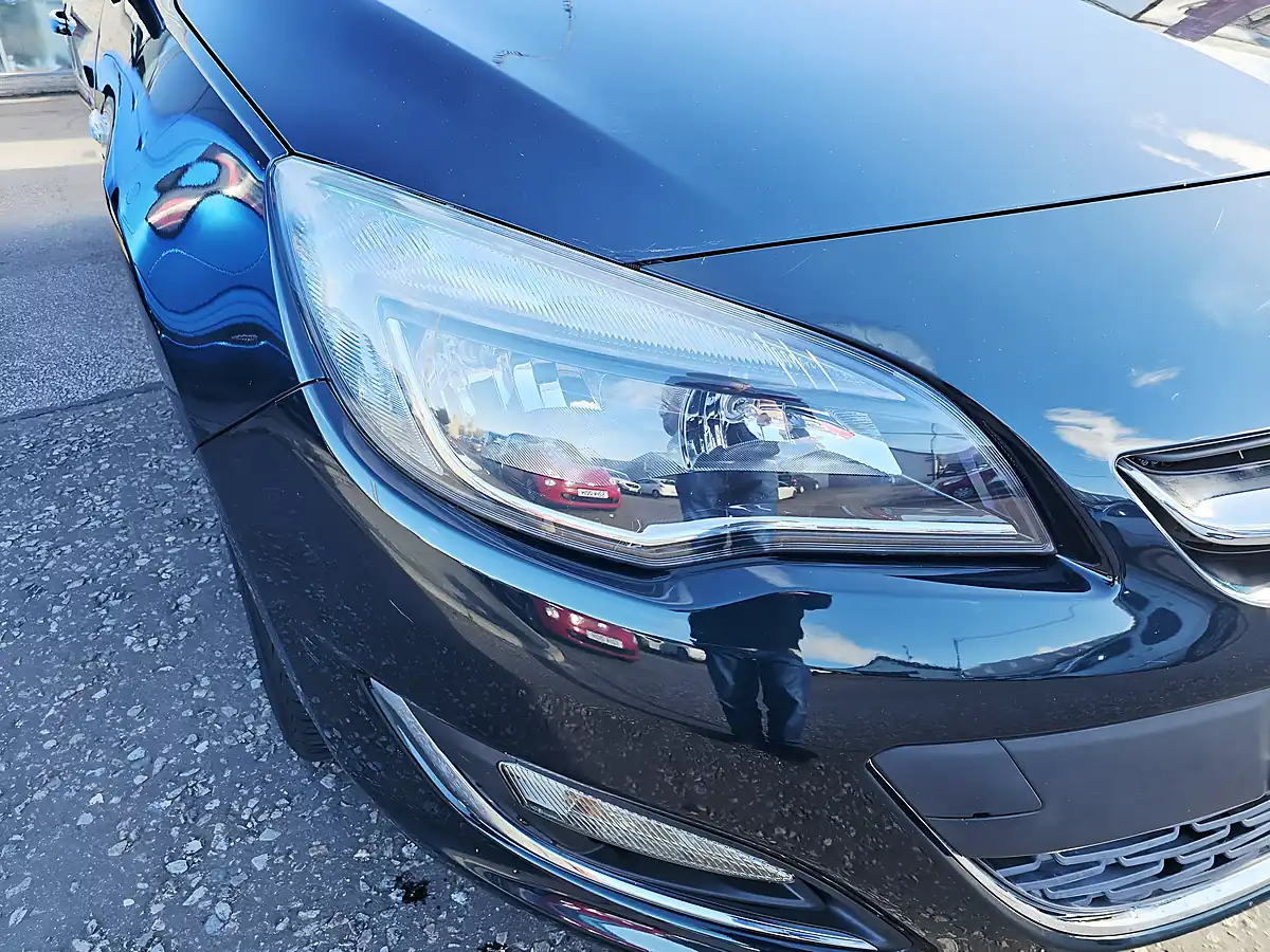 Used 2014 Vauxhall Astra Sri Green - Interior and Exterior details 16
