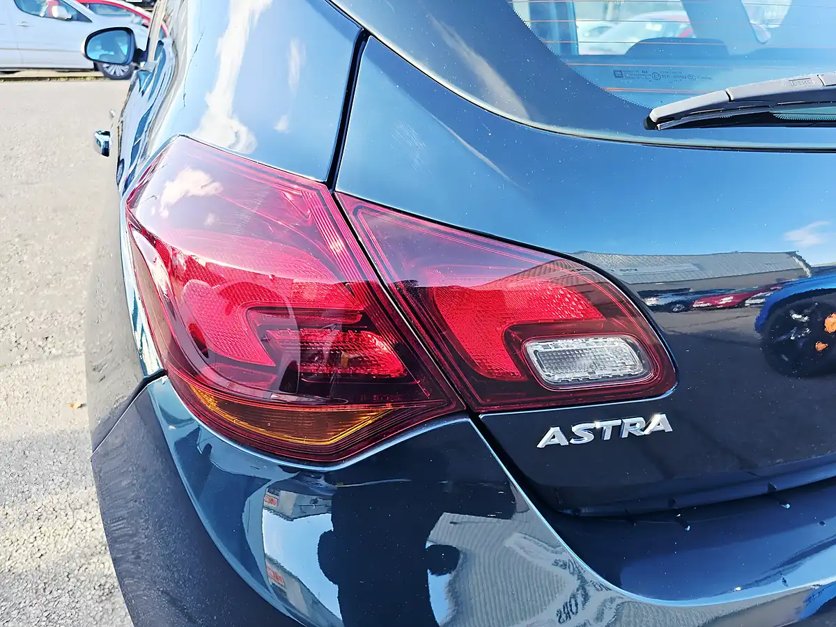 Used 2014 Vauxhall Astra Sri Green - Interior and Exterior details 17