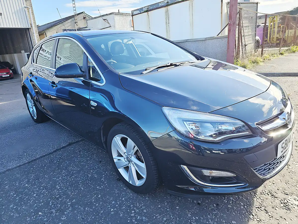 Used 2014 Vauxhall Astra Sri Green - Interior and Exterior details 2