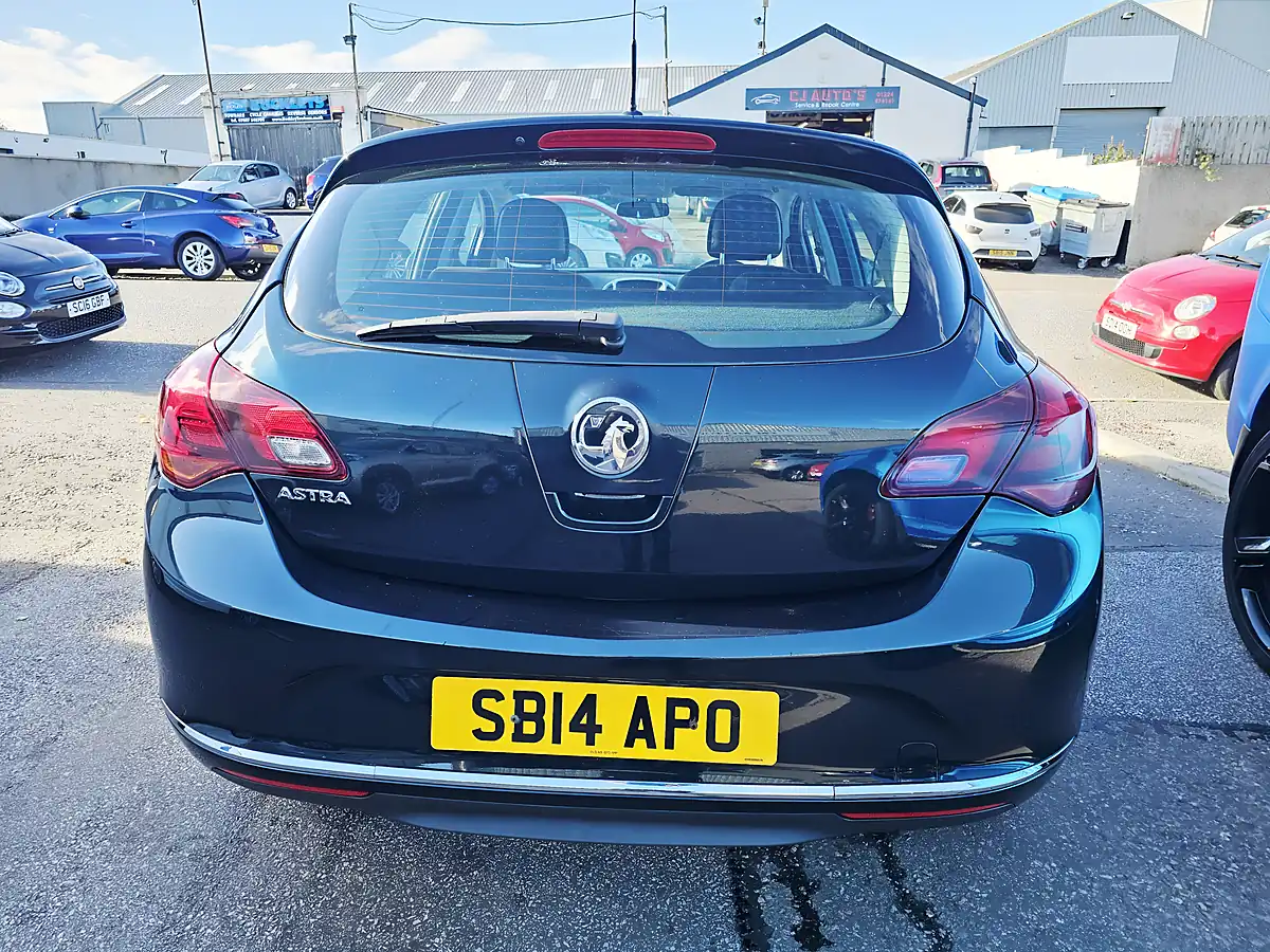 Used 2014 Vauxhall Astra Sri Green - Interior and Exterior details 4