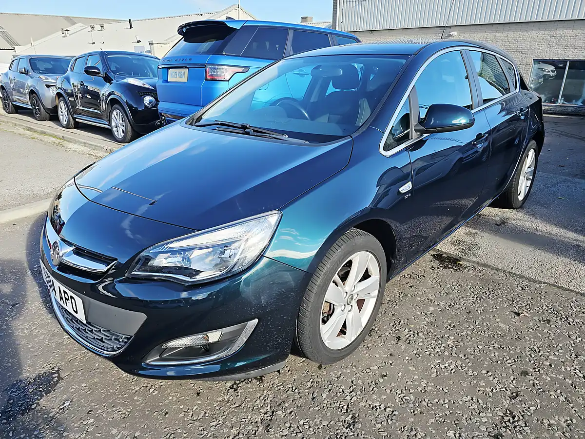 Used 2014 Vauxhall Astra Sri Green - Interior and Exterior details 6
