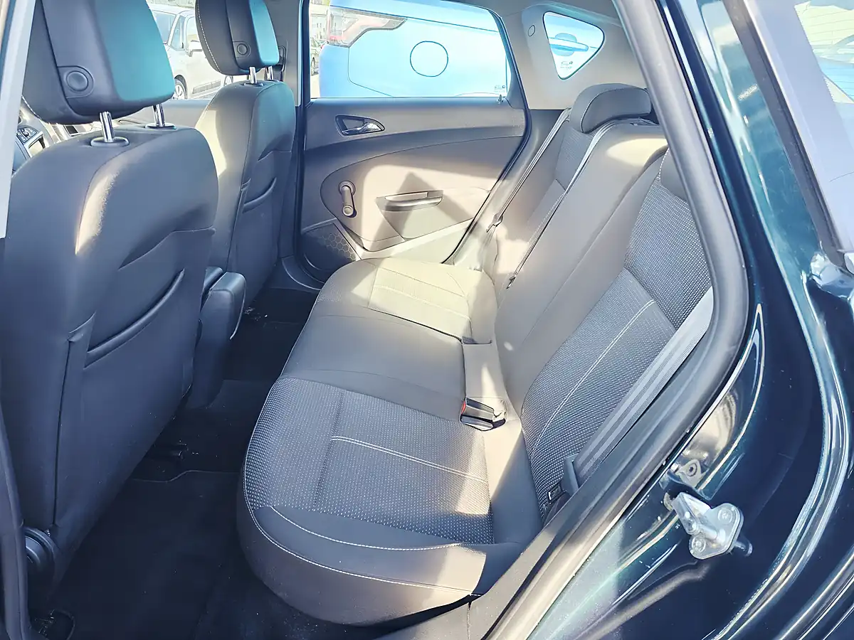 Used 2014 Vauxhall Astra Sri Green - Interior and Exterior details 8
