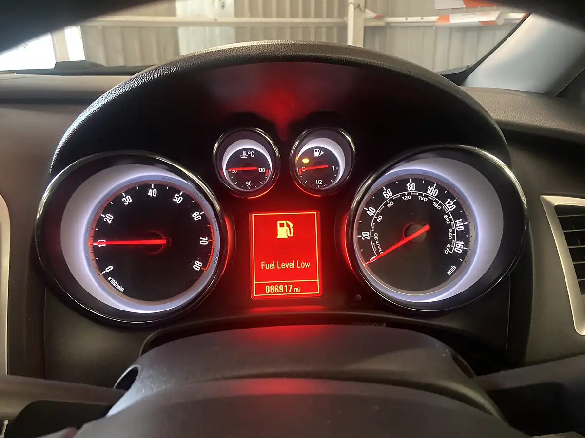 Used 2014 Vauxhall Astra Sri Grey - Interior and Exterior details 10