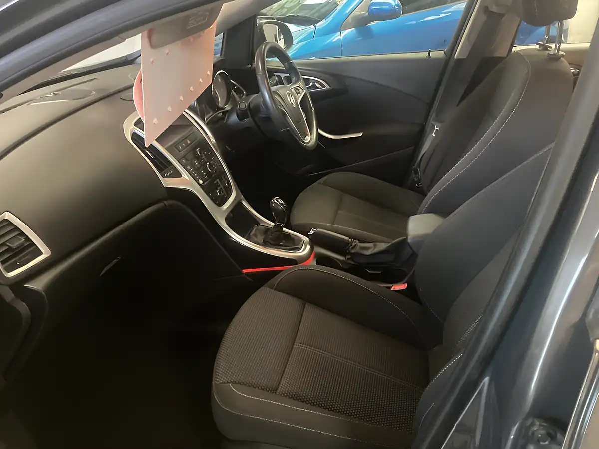 Used 2014 Vauxhall Astra Sri Grey - Interior and Exterior details 15