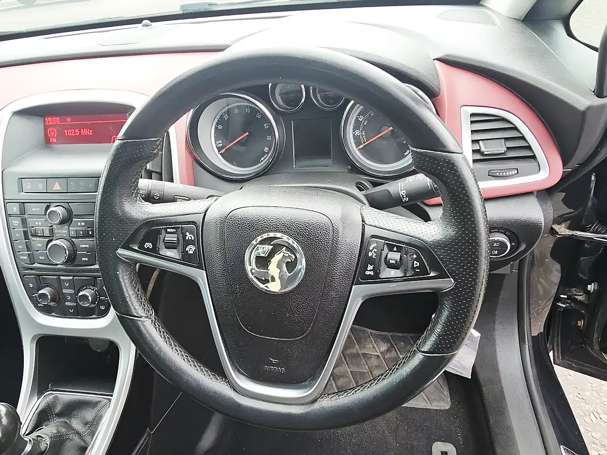 Used 2014 Vauxhall Astra Sri Gtc Black - Interior and Exterior details 13