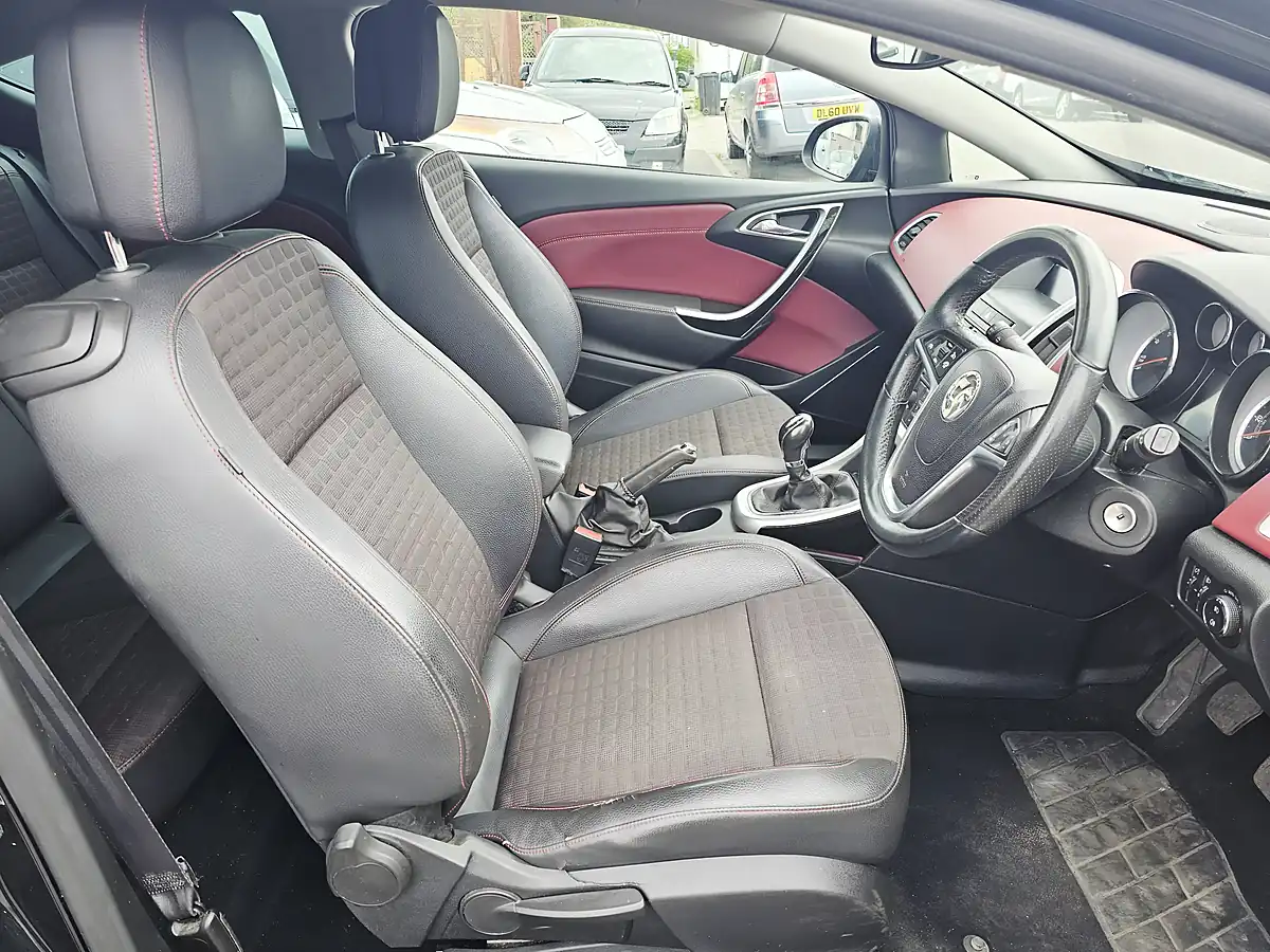 Used 2014 Vauxhall Astra Sri Gtc Black - Interior and Exterior details 9