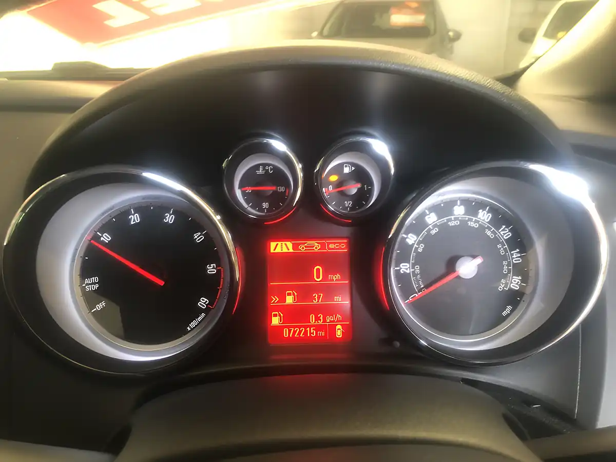 Used 2014 Vauxhall Astra Sri Red - Interior and Exterior details 10