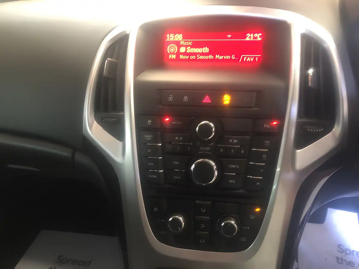 Used 2014 Vauxhall Astra Sri Red - Interior and Exterior details 11