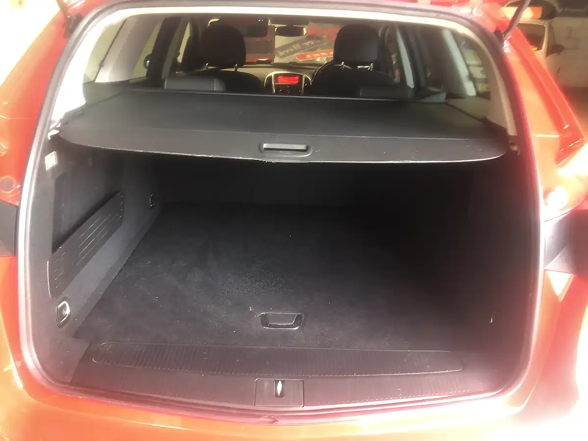 Used 2014 Vauxhall Astra Sri Red - Interior and Exterior details 14
