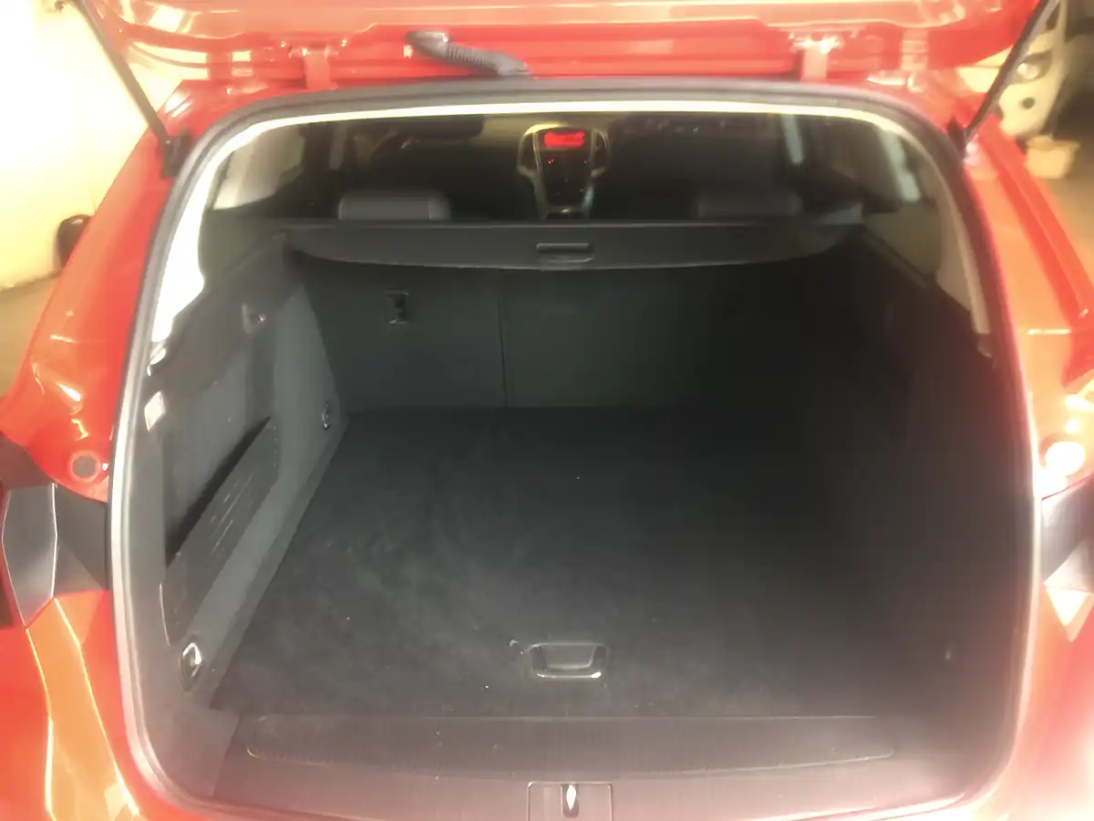 Used 2014 Vauxhall Astra Sri Red - Interior and Exterior details 15