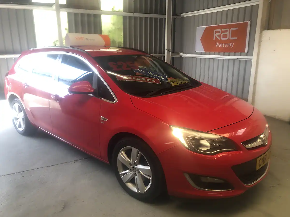Used 2014 Vauxhall Astra Sri Red - Interior and Exterior details 2
