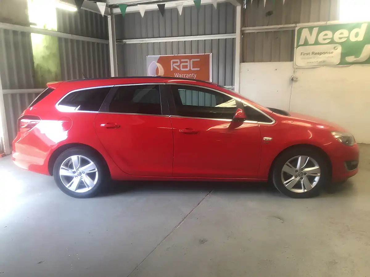 Used 2014 Vauxhall Astra Sri Red - Interior and Exterior details 8