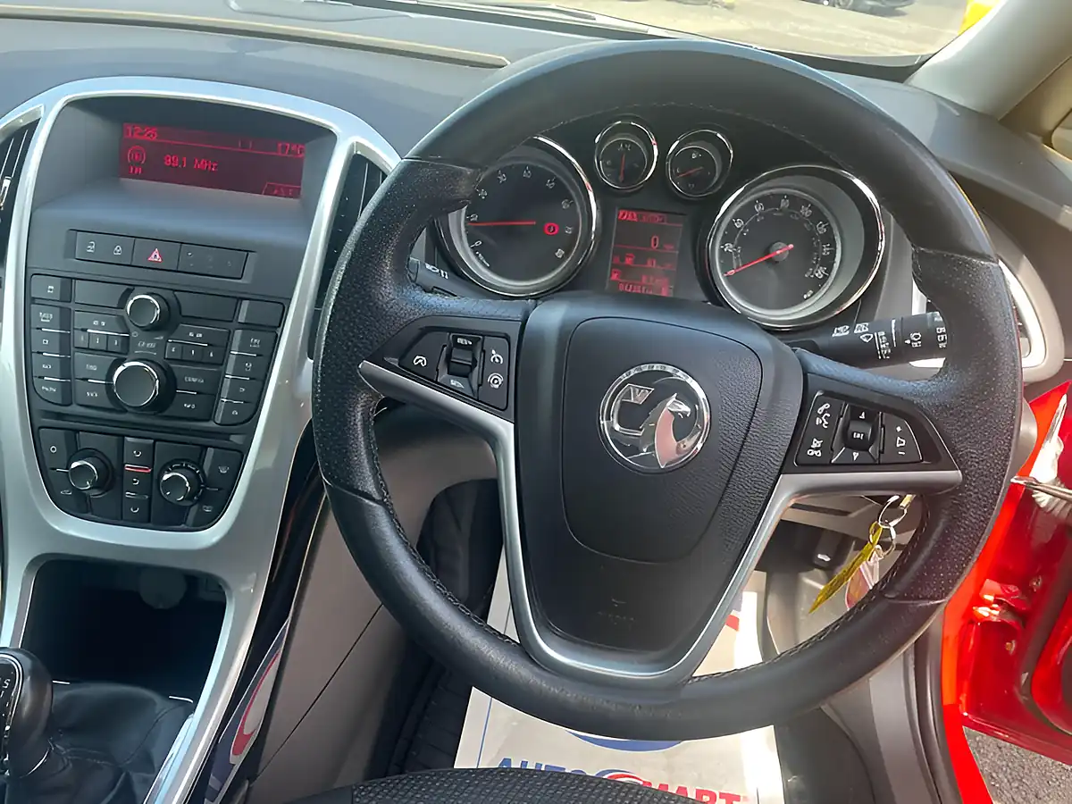 Used 2014 Vauxhall Astra Sri Red - Interior and Exterior details 11