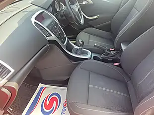 Used 2014 Vauxhall Astra Sri Red - Interior and Exterior details 16