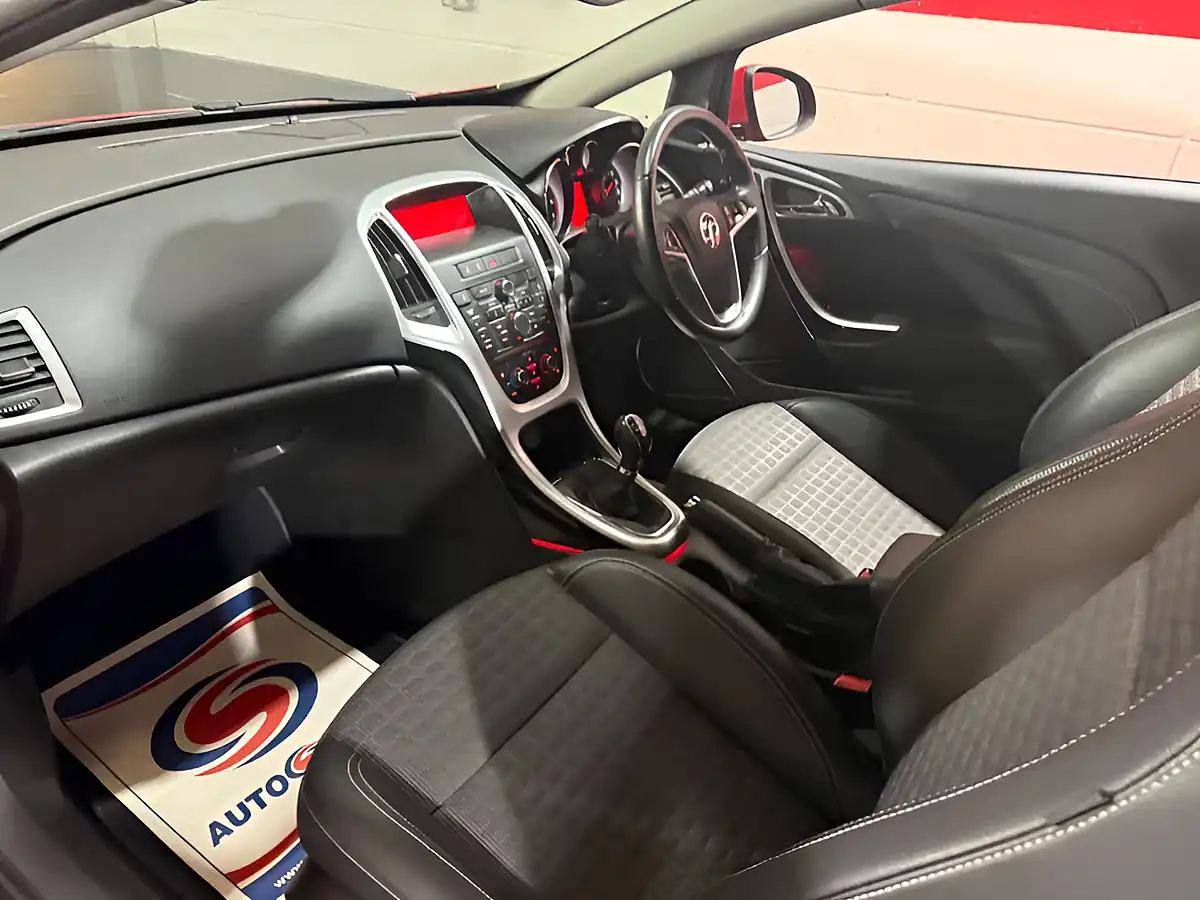 Used 2014 Vauxhall Astra Sri Red - Interior and Exterior details 10