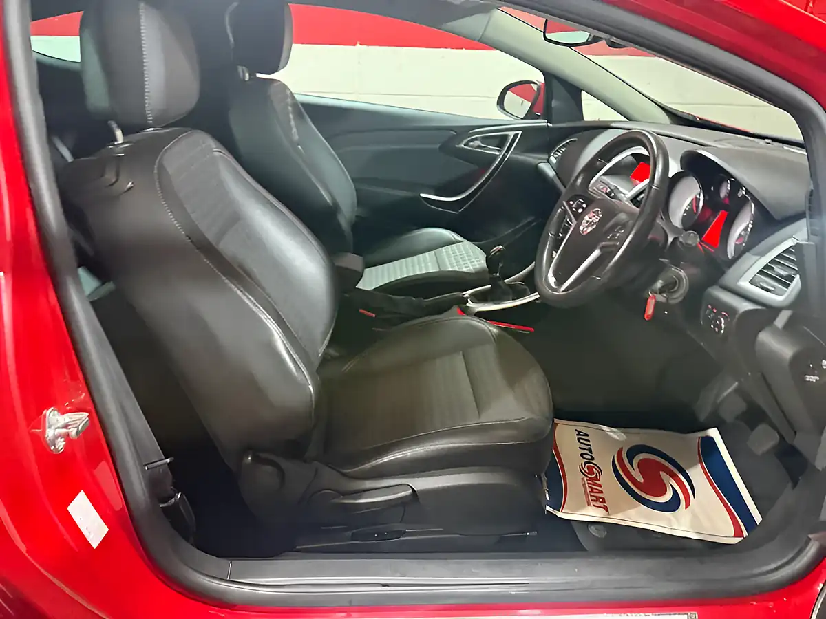 Used 2014 Vauxhall Astra Sri Red - Interior and Exterior details 11