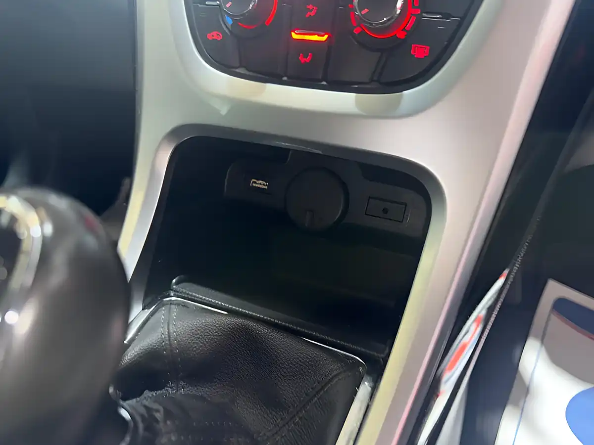 Used 2014 Vauxhall Astra Sri Red - Interior and Exterior details 12