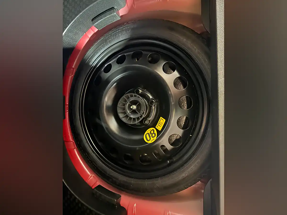 Used 2014 Vauxhall Astra Sri Red - Interior and Exterior details 15