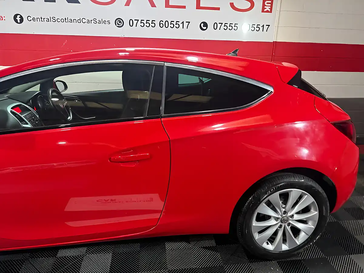 Used 2014 Vauxhall Astra Sri Red - Interior and Exterior details 3