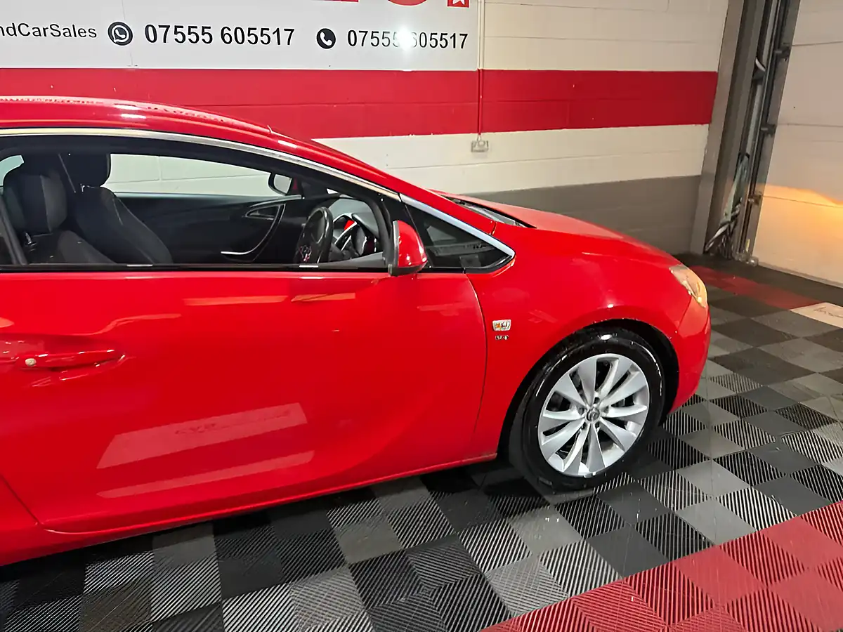 Used 2014 Vauxhall Astra Sri Red - Interior and Exterior details 4