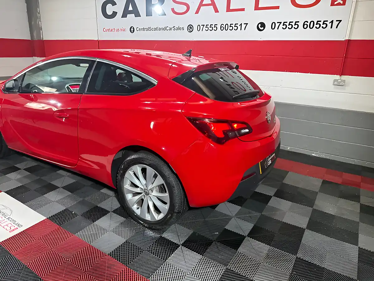 Used 2014 Vauxhall Astra Sri Red - Interior and Exterior details 9