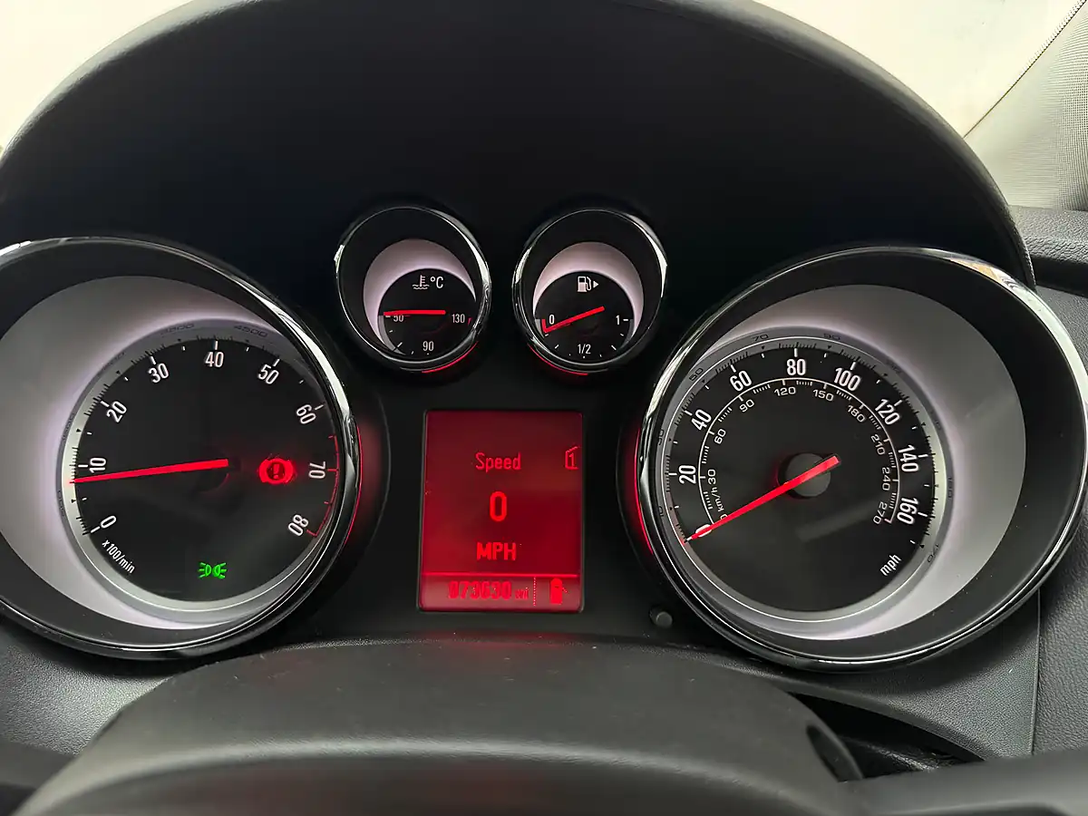 Used 2014 Vauxhall Astra Sri Red - Interior and Exterior details 12