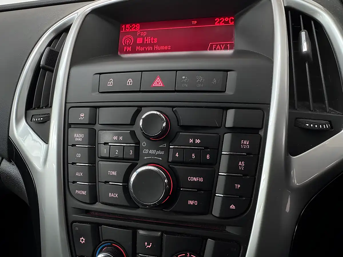 Used 2014 Vauxhall Astra Sri Red - Interior and Exterior details 14
