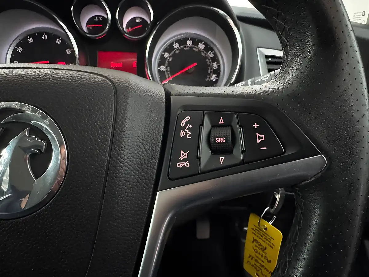 Used 2014 Vauxhall Astra Sri Red - Interior and Exterior details 16