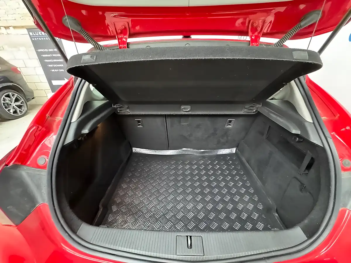 Used 2014 Vauxhall Astra Sri Red - Interior and Exterior details 19