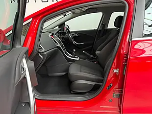 Used 2014 Vauxhall Astra Sri Red - Interior and Exterior details 9