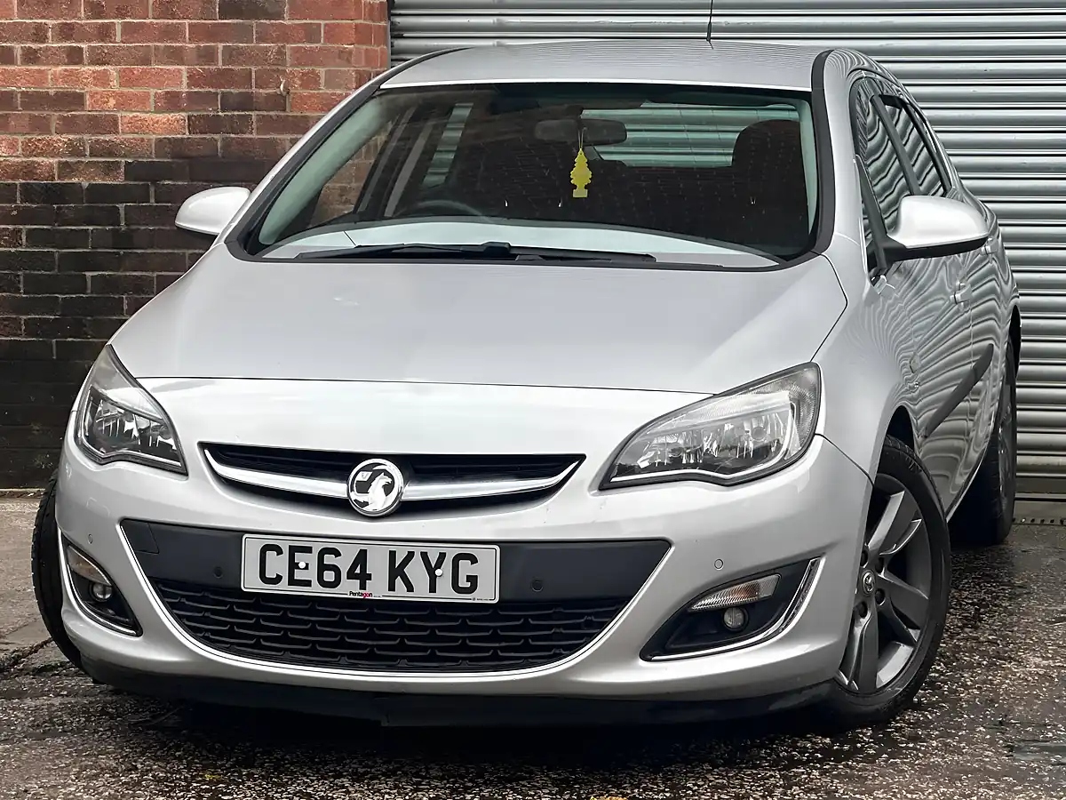Used 2014 Vauxhall Astra Sri Silver - Interior and Exterior details 13