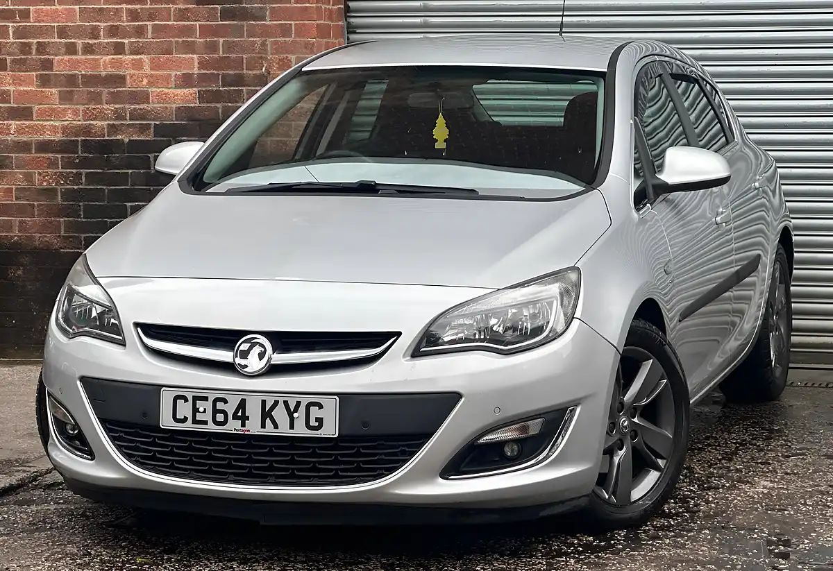 Used 2014 Vauxhall Astra Sri Silver - Interior and Exterior details 14